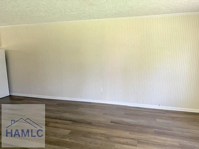 2 bed, 1.0 bath, 912 sqft, $875 — Photo 2