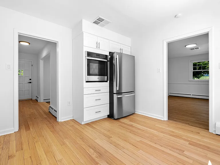 1390 Paxon Pl — Photo 17