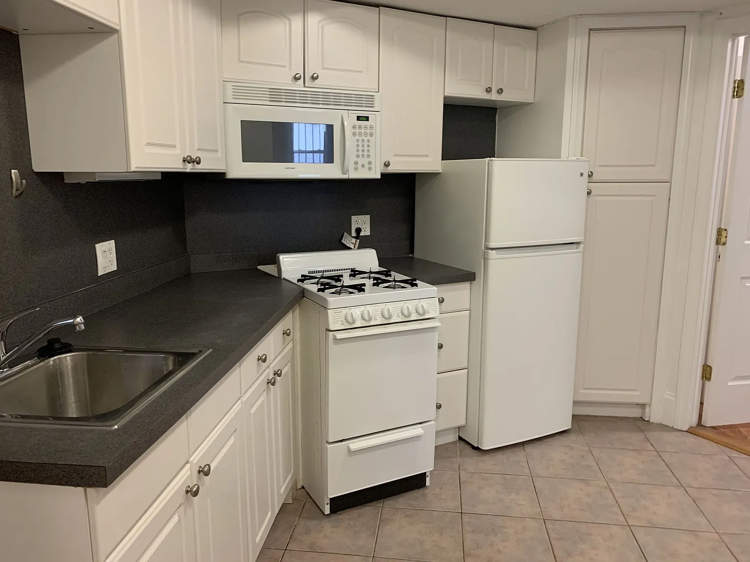 2 bed, 999 sqft, $3,800 — Photo 1