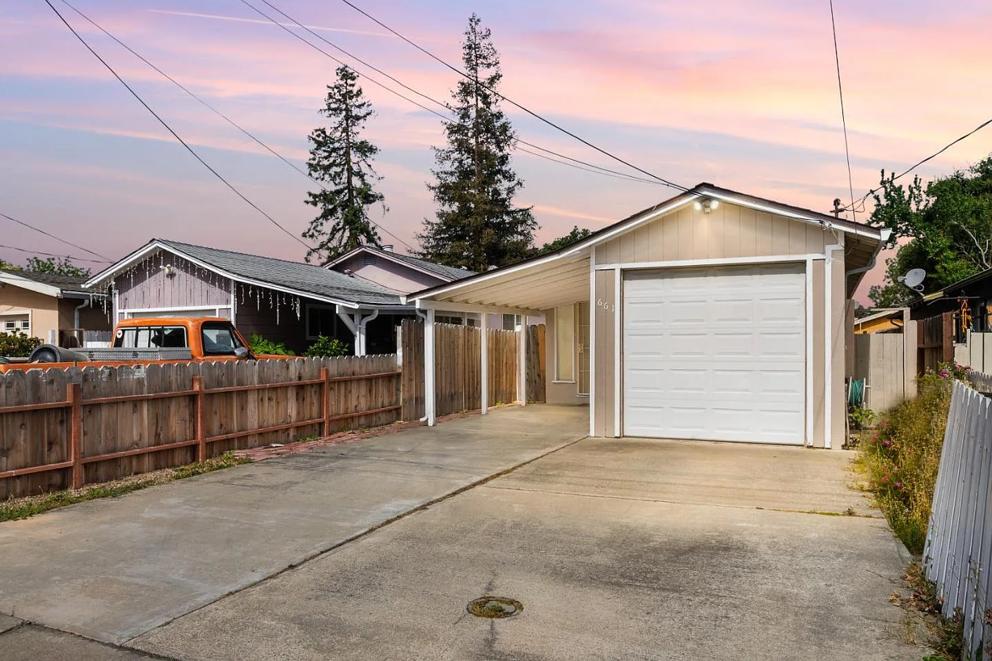 661 Hurlingame Ave photo 1