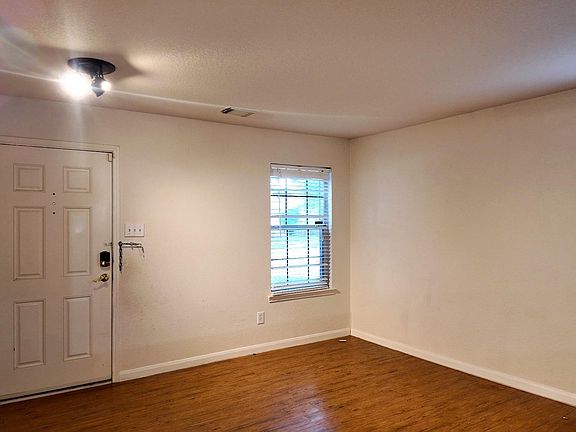 3rd image of 6414 Warfield Ln