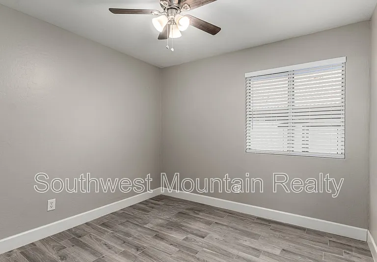 881 E Baylor Ln — Photo 22