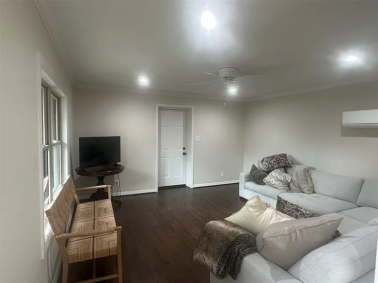 6908 Lavendale Ave — Photo 26