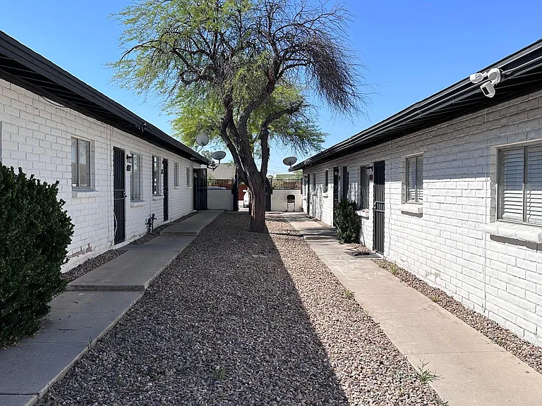 130 W Rillito St #130 — Photo 4