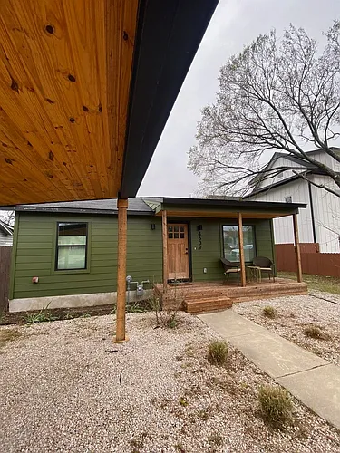 4609 Leslie Ave Photo 1