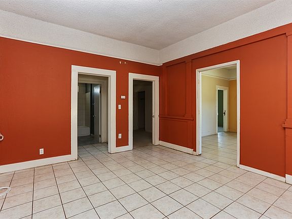 5th image of 2049 W Yosemite Ave