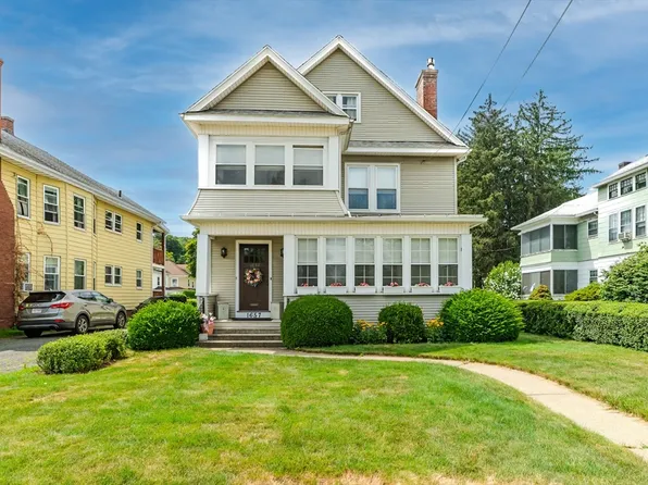 1657 Northampton St, Holyoke, MA 01040