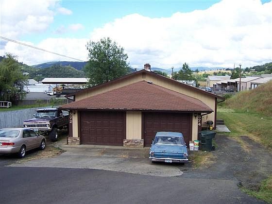 2nd image of 572 NE Cummins St