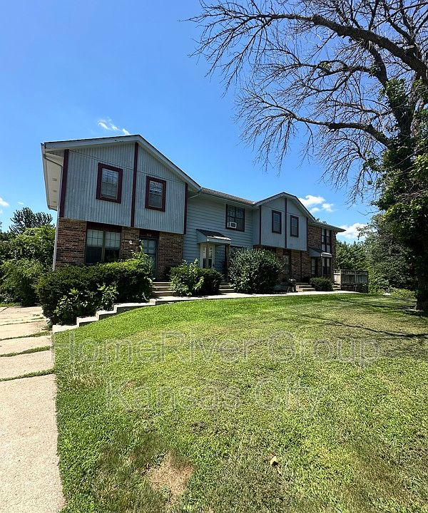 1st image of 316 NE Timbercreek Ct