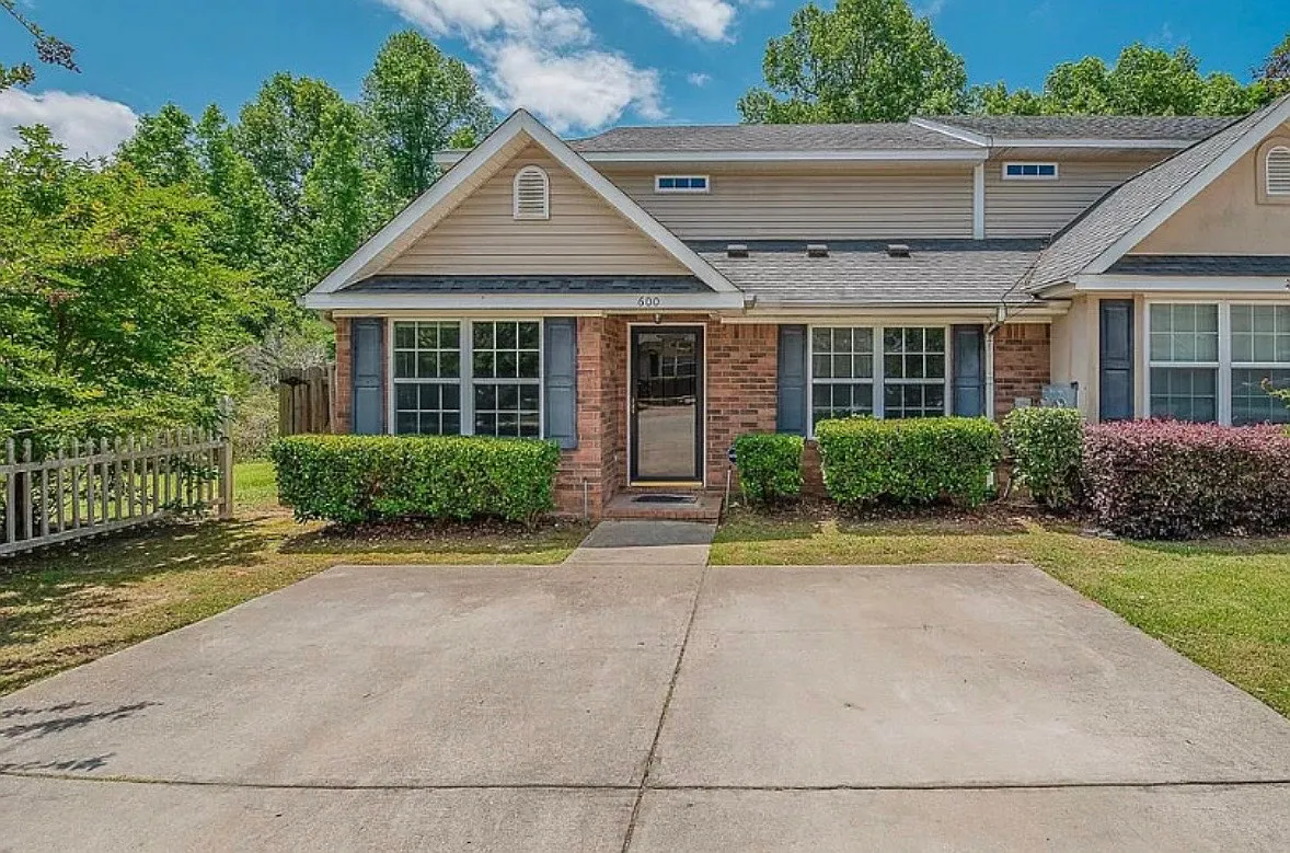 3 bed, 1754 sqft, $1,650 — Photo 1