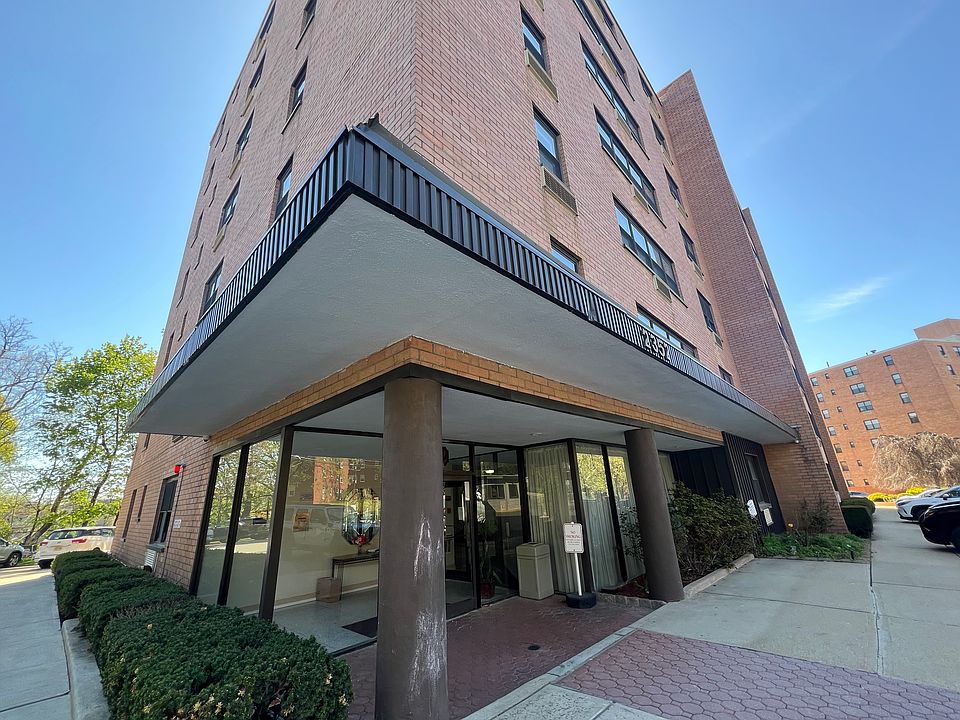 1st image of 2352 Linwood Ave APT 5H