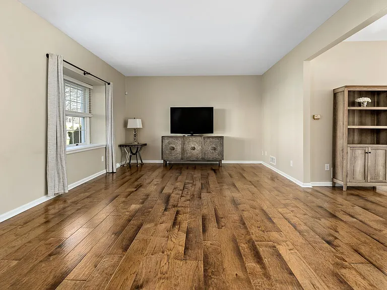 203 Boxwood Ct — Photo 7