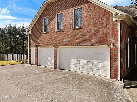 3rd image of 8724 Amberleigh Dr