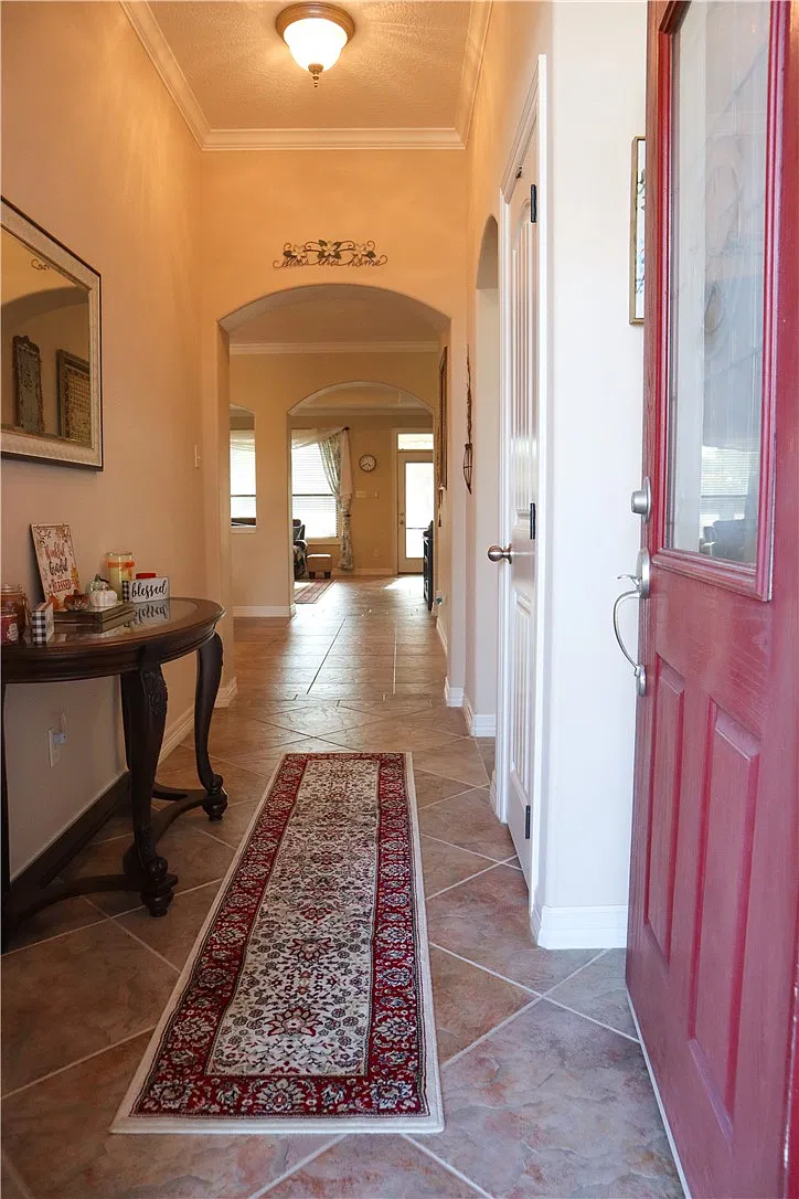 3 bed, 1796 sqft, $2,150 — Photo 3