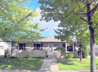 609 Linda St, Combined Locks, WI 54113