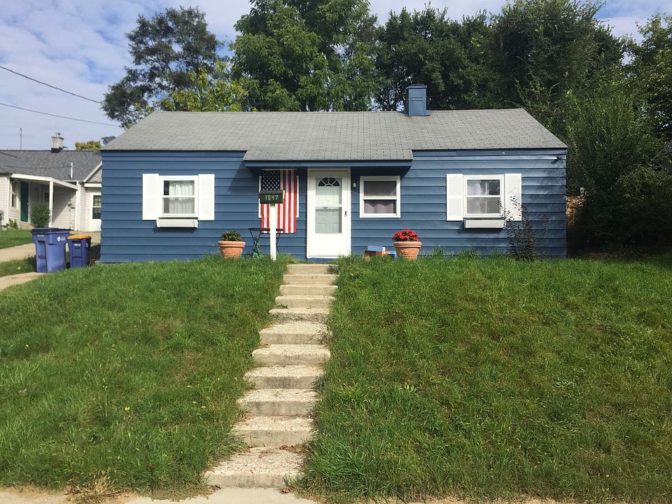 1st image of 1047 Hollywood St NE