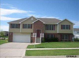 8005 Dawson Creek Dr, Lincoln, NE 68505