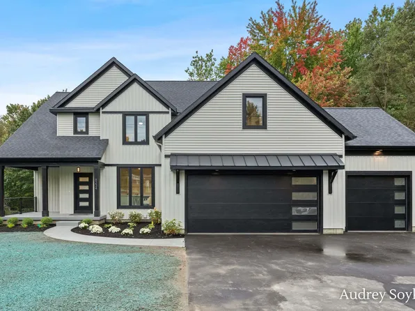 8234 Cascade Rd SE, Ada, MI 49301