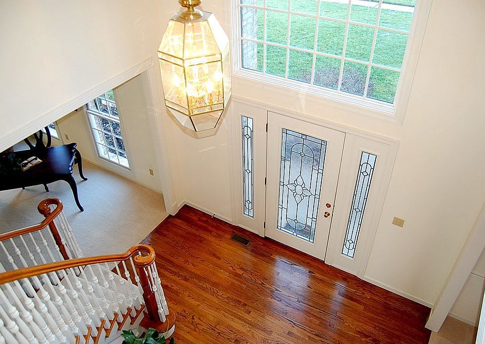 Large Foyer & Custom door