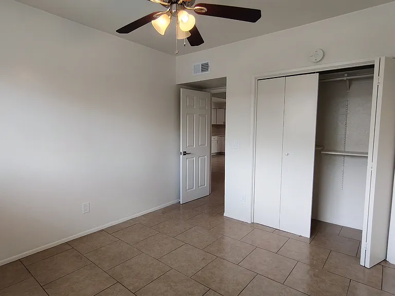 1675 E Prince Rd #1675 — Photo 9