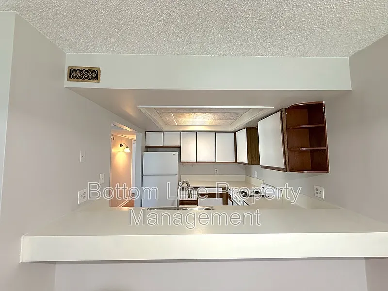 2 bed, 1.0 bath, 900 sqft, $1,200 — Photo 4