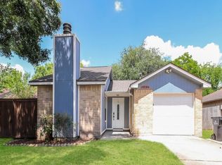 10730 Lakewood Oaks Dr, Sugar Land, TX 77498