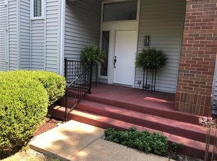 617 Highview Circle Dr, Ballwin, MO 63021