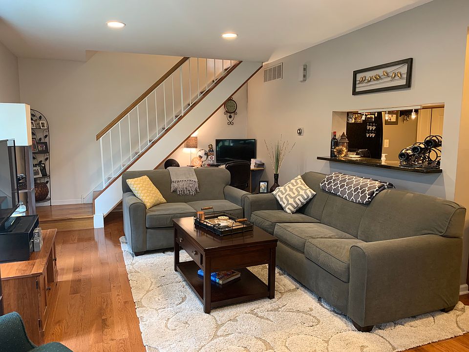 1st image of 302 Farmingdale Cir #302