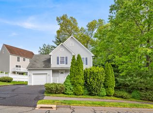 22 Village Ln #22, Canton, CT 06019