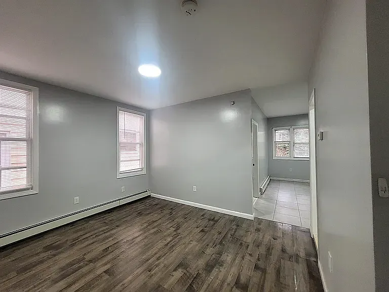 2 bed, 1000 sqft, $1,000 — Photo 2