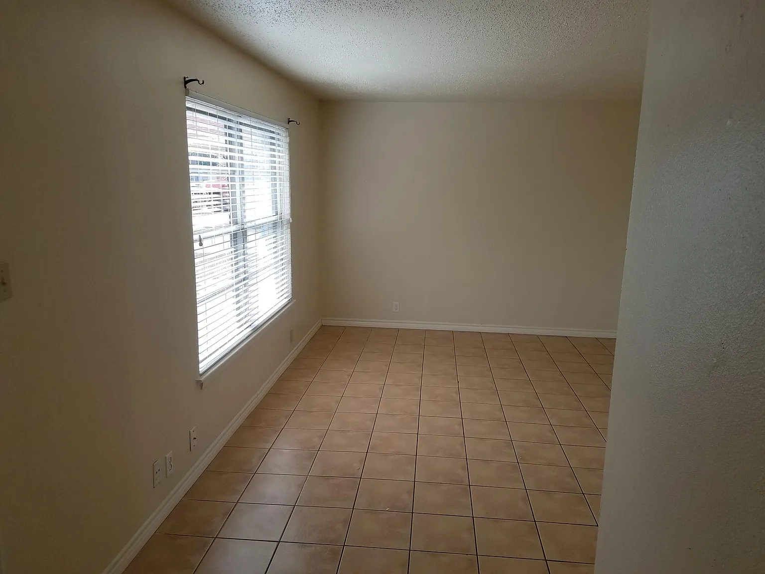3 bed, 1062 sqft, $1,395 — Photo 4