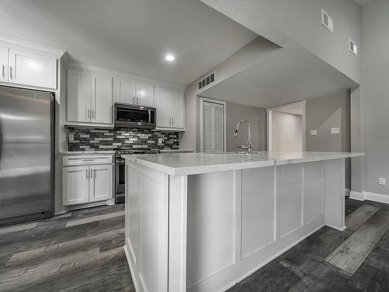3505 Creststone Dr — Photo 3