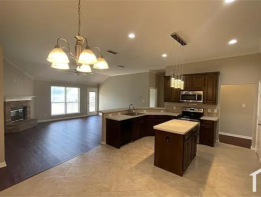 1919 Lennox Ln — Photo 7