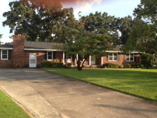 2nd image of 120 Wesley Ct