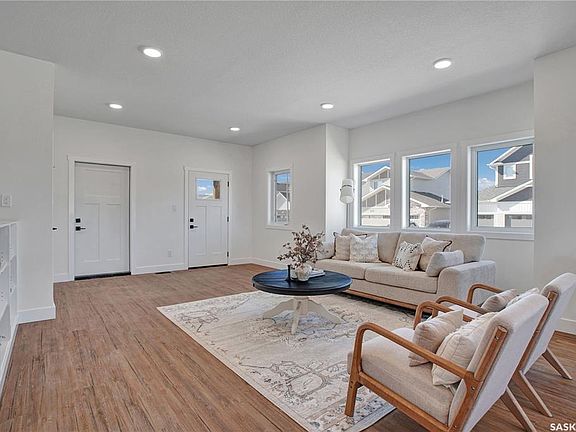 2nd image of 101 Emma CRESCENT