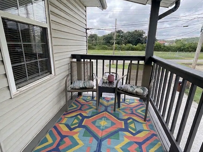 1011 Campus Dr #2 — Photo 3