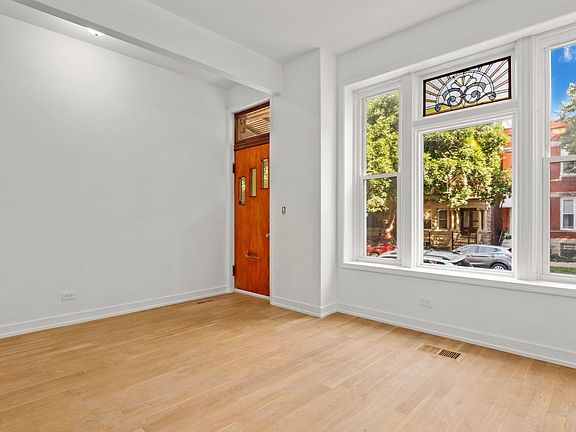 2nd image of 2537 W Walton St #1