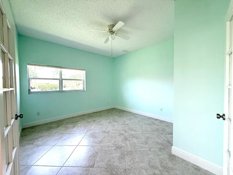 225 N Lakeshore Dr — Photo 41