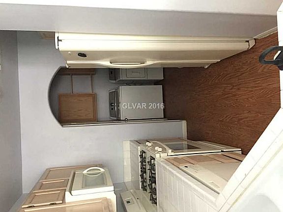 3rd image of 903 Graceful Moon Ave