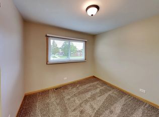 6090 157th St, Oak Forest, IL 60452