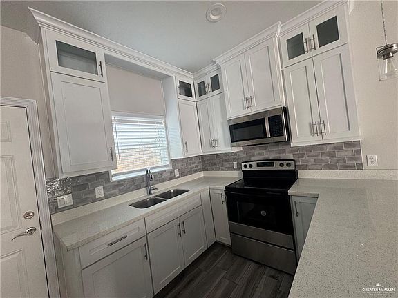 4th image of 1702 Playa Dr