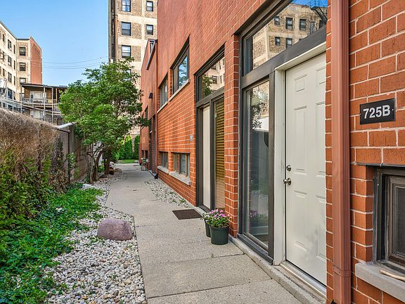2nd image of 725 W Waveland Ave APT B