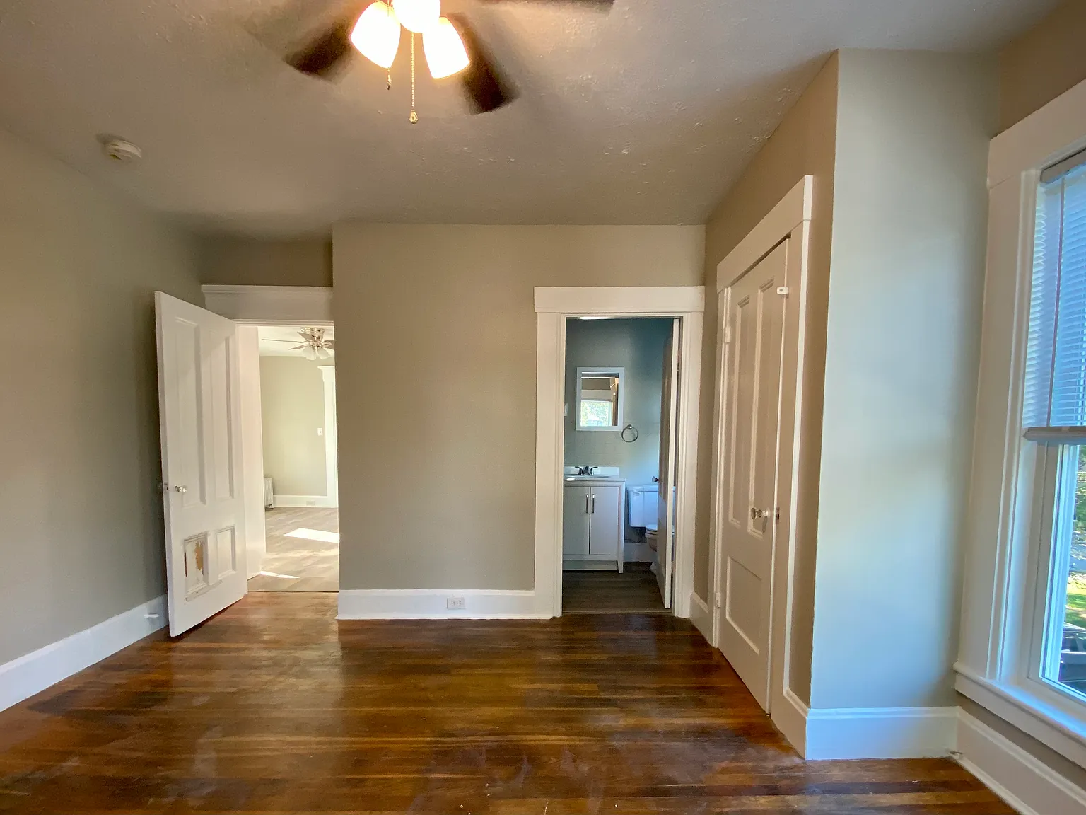 3 bed, 1.5 bath, 1400 sqft, $2,450 — Photo 2