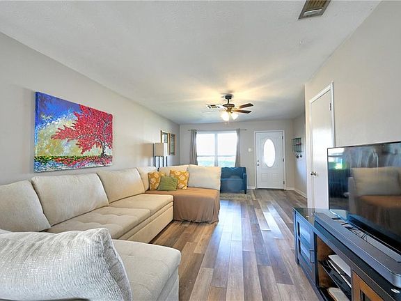 2nd image of 1704 Hackberry Ave