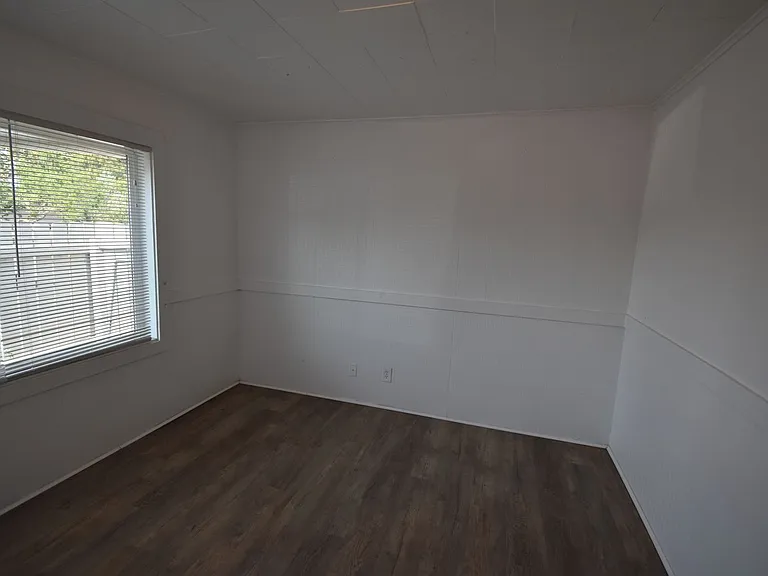 Cottage Apartments — Photo 12