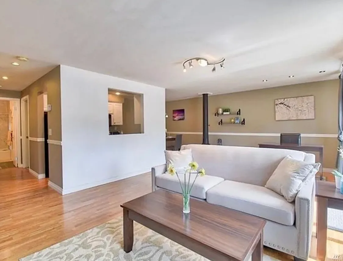 17204 NE 45th St — Photo 2