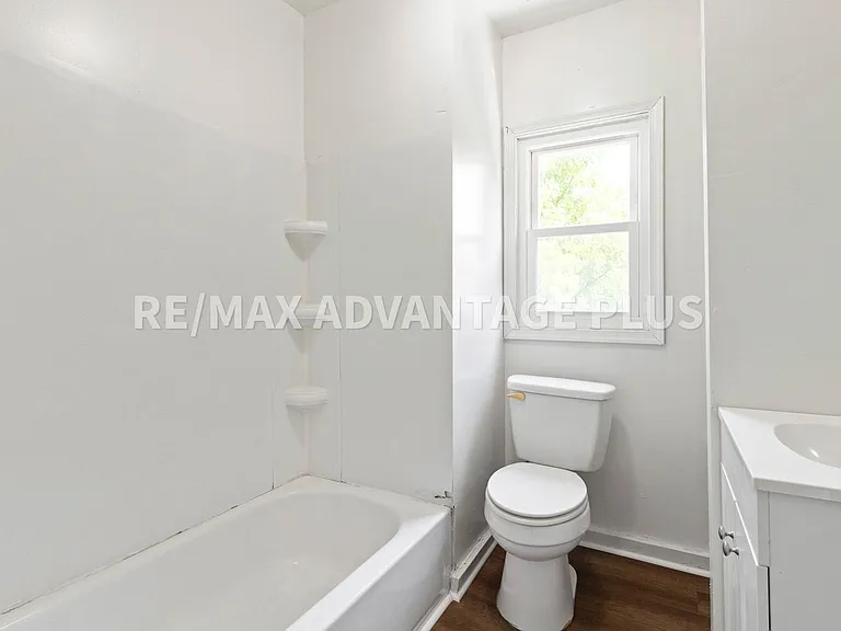 516 N Center St — Photo 15