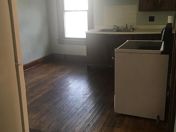 5th image of 4 E Burgess St #B