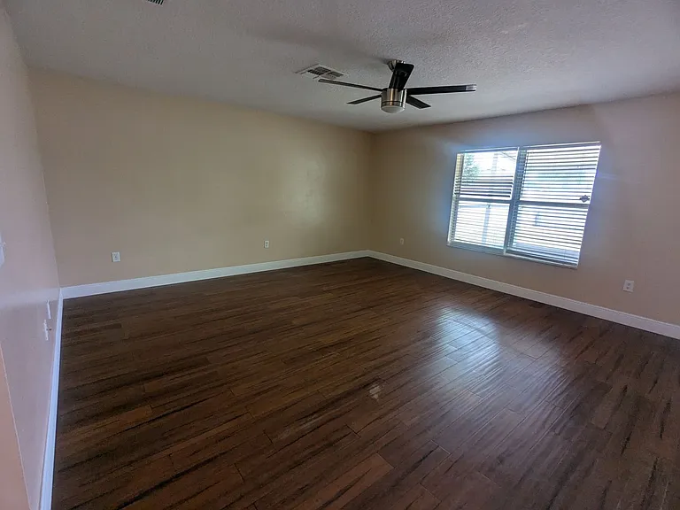 1628 Strathmore Cir — Photo 33