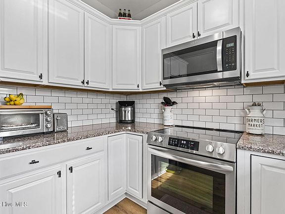 4th image of 147 Terracina Circle